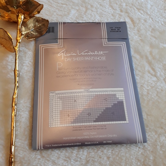 🍇Vintage Gloria Vanderbilt navy SIZE B panty hose - Picture 3 of 3